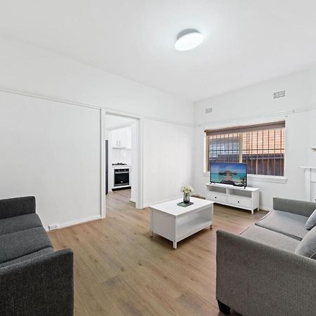 Burwood City Newly Renovated 2 Bed 2 Bath Free Private Parking Big Apt Sydney Exterior foto